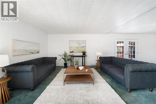1331 Deer Run Road, Leamington, ON - Indoor Photo Showing Living Room