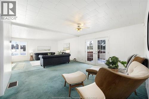 1331 Deer Run Road, Leamington, ON - Indoor Photo Showing Living Room