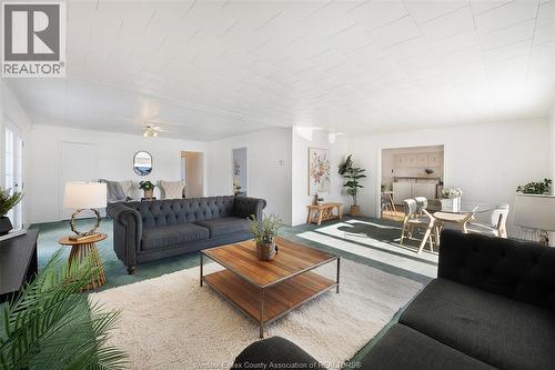 1331 Deer Run Road, Leamington, ON - Indoor Photo Showing Living Room