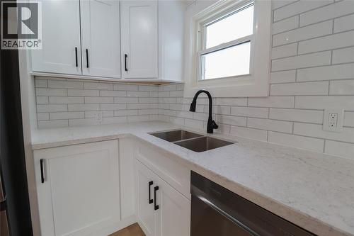 107 Walnut Avenue North, Sarnia, ON - Indoor Photo Showing Kitchen With Double Sink