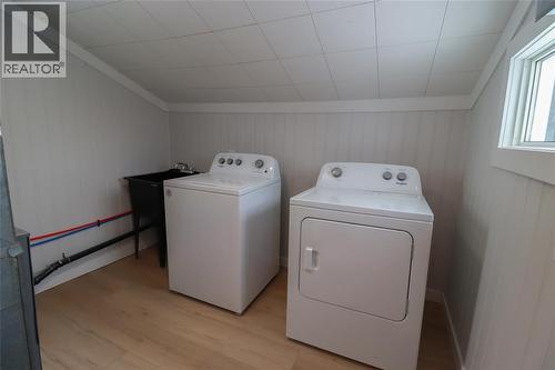 107 Walnut Avenue North, Sarnia, ON - Indoor Photo Showing Laundry Room