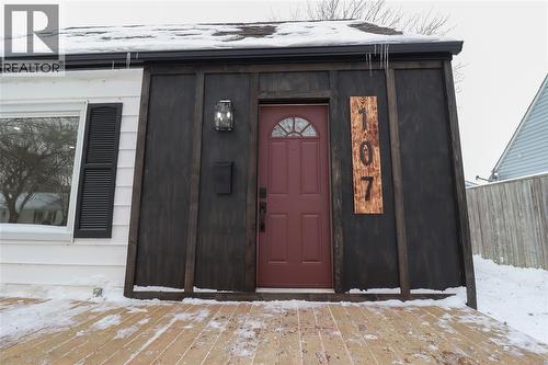 107 Walnut Avenue North, Sarnia, ON - Outdoor With Exterior