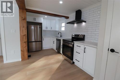 107 Walnut Avenue North, Sarnia, ON - Indoor Photo Showing Kitchen