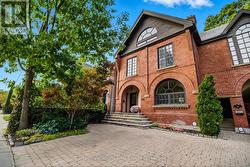 46 BERNARD AVENUE  Toronto (Annex), ON M5R 1R2