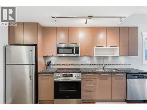 1040 Talasa Court Unit# 3217, Kamloops, BC - Indoor Photo Showing Kitchen With Stainless Steel Kitchen