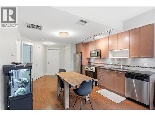 1040 Talasa Court Unit# 3217, Kamloops, BC - Indoor Photo Showing Kitchen With Stainless Steel Kitchen
