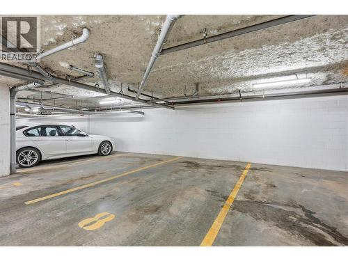 1040 Talasa Court Unit# 3217, Kamloops, BC - Indoor Photo Showing Garage