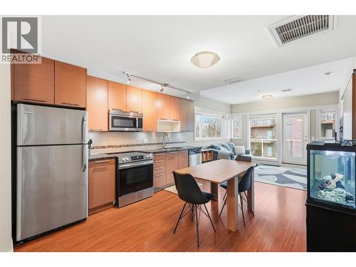 1040 Talasa Court Unit# 3217, Kamloops, BC - Indoor Photo Showing Kitchen With Stainless Steel Kitchen