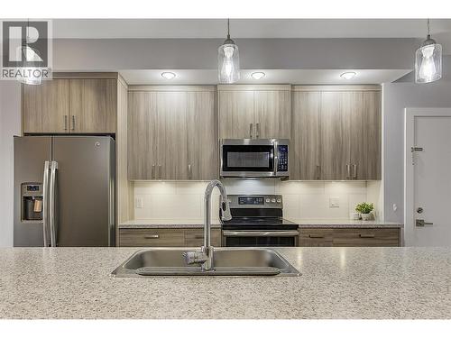 2745 Hewl Road, West Kelowna, BC - Indoor Photo Showing Kitchen With Stainless Steel Kitchen With Double Sink With Upgraded Kitchen