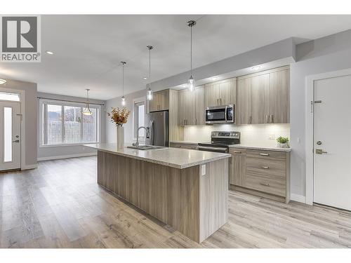 2745 Hewl Road, West Kelowna, BC - Indoor Photo Showing Kitchen With Upgraded Kitchen