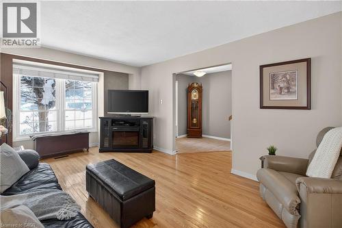 3049 Glencrest Road Unit# 31, Burlington, ON - Indoor Photo Showing Living Room