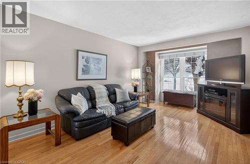 3049 Glencrest Road Unit# 31, Burlington, ON - Indoor Photo Showing Living Room