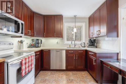 17 Barrow Court, Whitby (Lynde Creek), ON - Indoor Photo Showing Kitchen