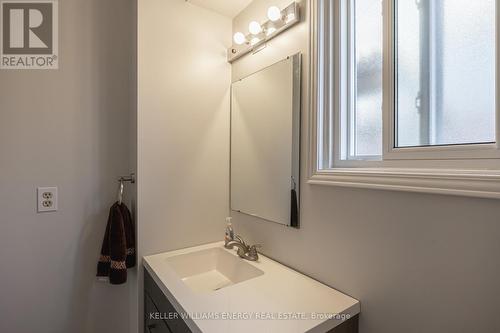 17 Barrow Court, Whitby (Lynde Creek), ON - Indoor Photo Showing Bathroom
