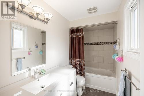 17 Barrow Court, Whitby (Lynde Creek), ON - Indoor Photo Showing Bathroom
