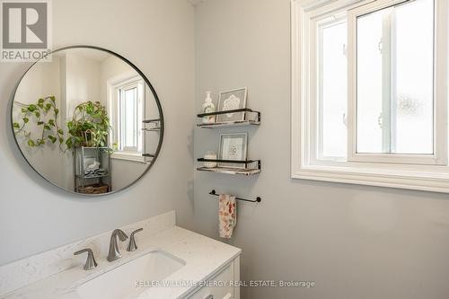 17 Barrow Court, Whitby (Lynde Creek), ON - Indoor Photo Showing Bathroom