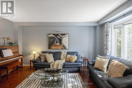 17 Barrow Court, Whitby (Lynde Creek), ON - Indoor Photo Showing Living Room