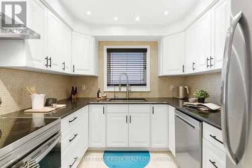 3 Corral Court, Whitby (Blue Grass Meadows), ON - Indoor Photo Showing Kitchen With Upgraded Kitchen