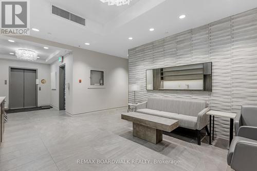 102 Bank Street, Ottawa, ON 