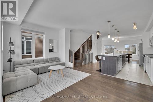 26 Barn Swallow Private, Ottawa, ON - Indoor Photo Showing Living Room
