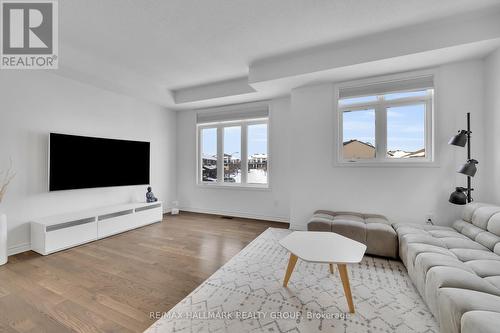 26 Barn Swallow Private, Ottawa, ON - Indoor Photo Showing Living Room