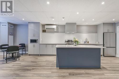 804 - 3845 Lake Shore Boulevard W, Toronto (Long Branch), ON - Indoor Photo Showing Kitchen With Upgraded Kitchen