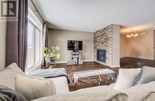 117 Juno Crescent, Woodstock (Woodstock - North), ON - Indoor Photo Showing Living Room With Fireplace