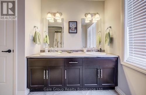 117 Juno Crescent, Woodstock (Woodstock - North), ON - Indoor Photo Showing Bathroom