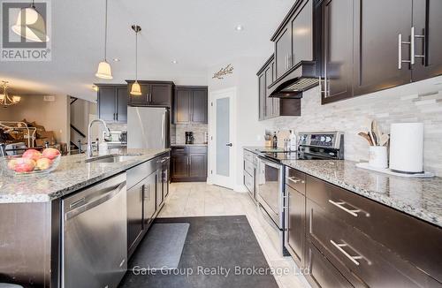 117 Juno Crescent, Woodstock (Woodstock - North), ON - Indoor Photo Showing Kitchen With Upgraded Kitchen