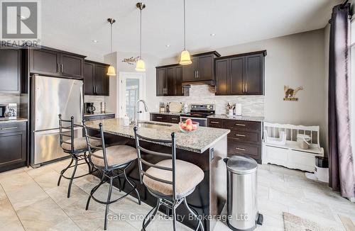 117 Juno Crescent, Woodstock (Woodstock - North), ON - Indoor Photo Showing Kitchen With Upgraded Kitchen