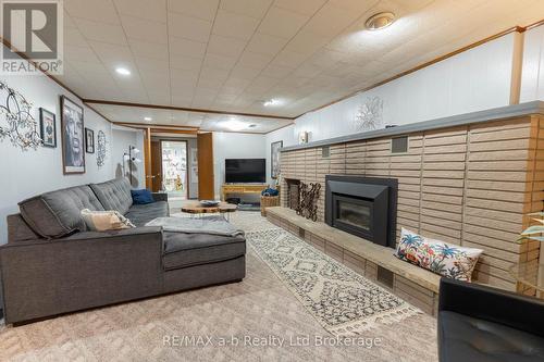 6 Camdon Court, Tillsonburg, ON - Indoor Photo Showing Living Room With Fireplace