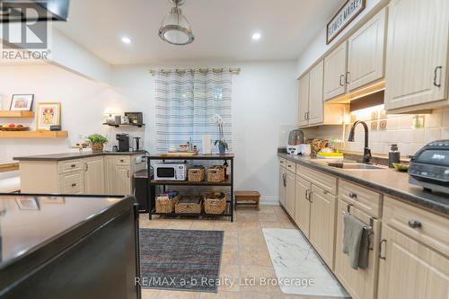 6 Camdon Court, Tillsonburg, ON - Indoor Photo Showing Kitchen