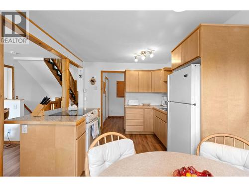 9245 Paradise Road, Kelowna, BC - Indoor Photo Showing Kitchen