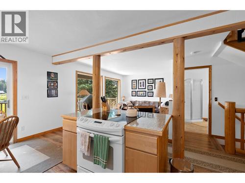 9245 Paradise Road, Kelowna, BC - Indoor Photo Showing Kitchen