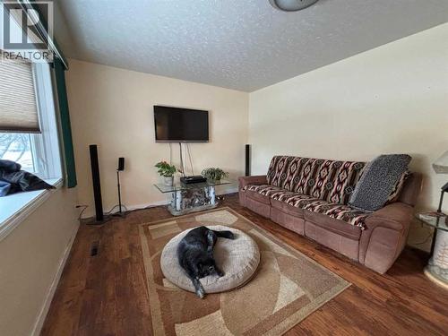2407 5 Avenue N, Lethbridge, AB - Indoor Photo Showing Living Room
