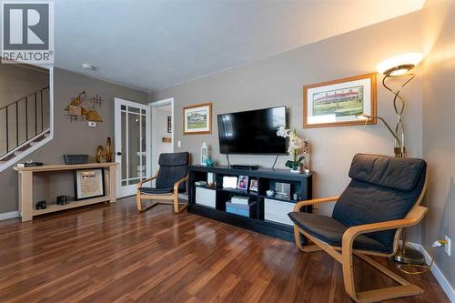 127 Shawmeadows Close Sw, Calgary, AB - Indoor Photo Showing Living Room