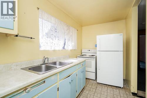 2212 Old Dollarton Road, North Vancouver, BC 