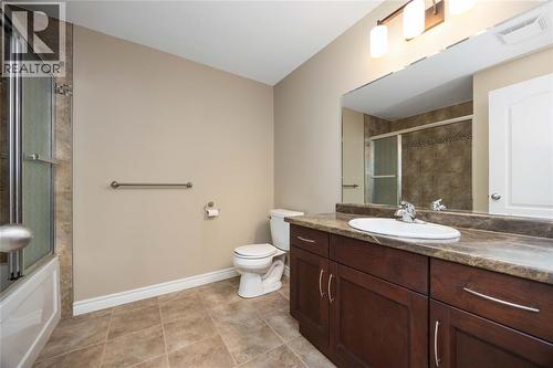 240 Bentley Avenue, Sarnia, ON - Indoor Photo Showing Bathroom