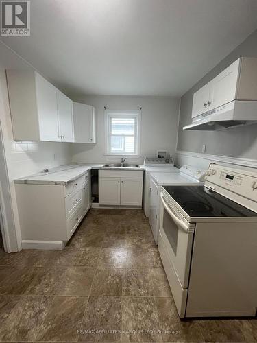 907 Second Street E, Cornwall, ON - Indoor Photo Showing Kitchen With Double Sink