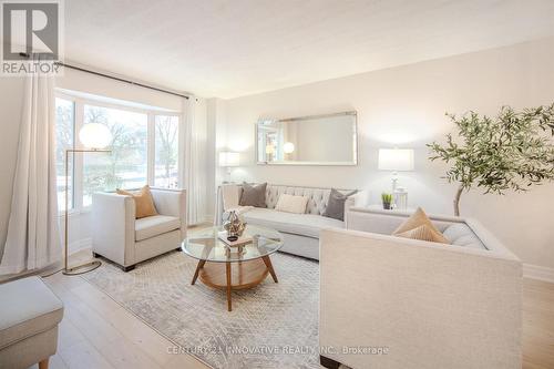 20 Muirbank Boulevard, Toronto, ON - Indoor Photo Showing Living Room