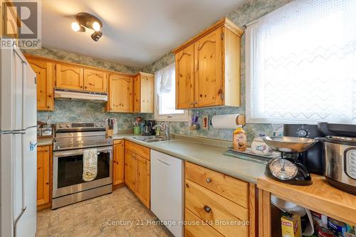 249 Macdonald Drive, Woodstock (Woodstock - North), ON - Indoor Photo Showing Kitchen With Double Sink