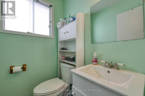 249 Macdonald Drive, Woodstock (Woodstock - North), ON - Indoor Photo Showing Bathroom