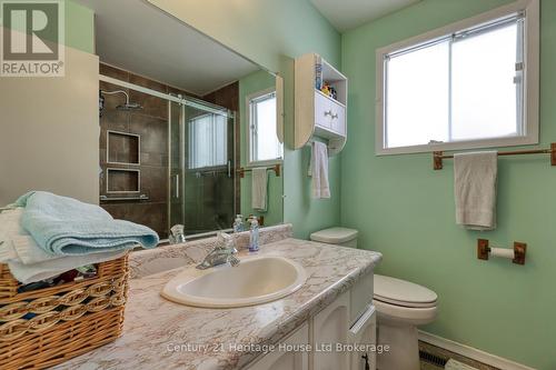 249 Macdonald Drive, Woodstock (Woodstock - North), ON - Indoor Photo Showing Bathroom