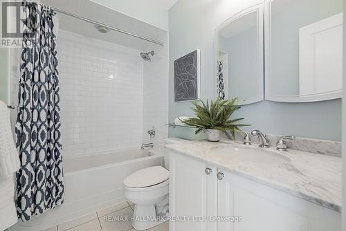 48 Stonecliffe Crescent, Aurora, ON - Indoor Photo Showing Bathroom