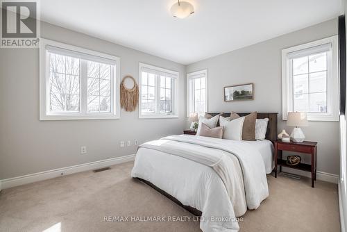 48 Stonecliffe Crescent, Aurora, ON - Indoor Photo Showing Bedroom