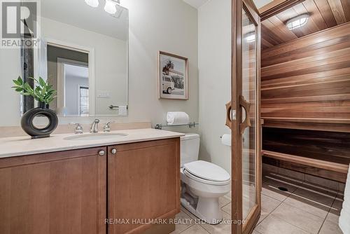 48 Stonecliffe Crescent, Aurora, ON - Indoor Photo Showing Bathroom