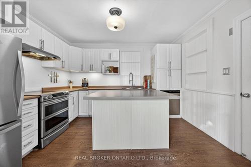 5520 County Road 90 Road, Springwater, ON - Indoor Photo Showing Kitchen With Upgraded Kitchen