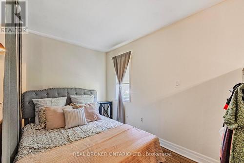 5520 County Road 90 Road, Springwater, ON - Indoor Photo Showing Bedroom
