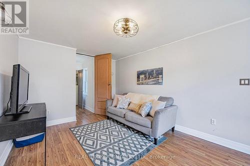 5520 County Road 90 Road, Springwater, ON - Indoor Photo Showing Living Room