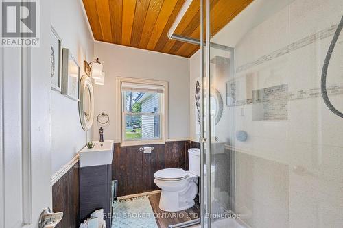5520 County Road 90 Road, Springwater, ON - Indoor Photo Showing Bathroom